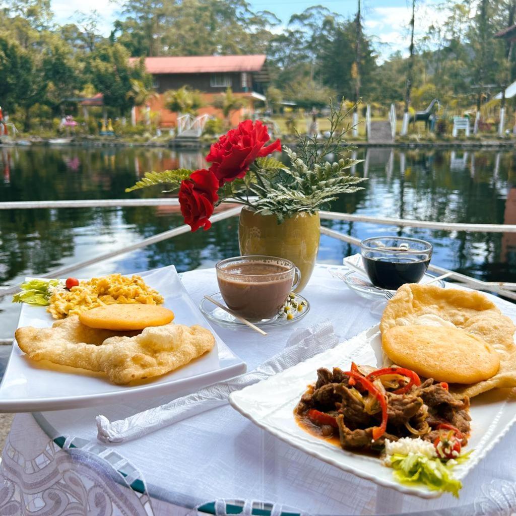 Cabanas Mountain River Lake Inn Nueva California Eksteriør bilde